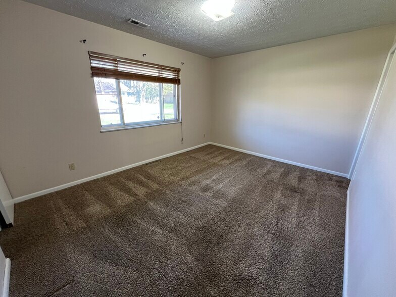 Building Photo - 157 Hickory Ln