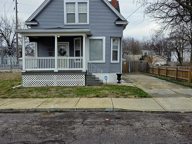 Building Photo - 309 E Corrington Ave