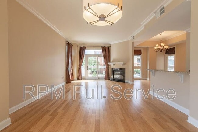 Building Photo - 110 31st Ave N