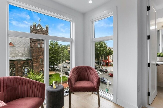 Building Photo - Private Double Decker Rooftop! - Modern Lu...