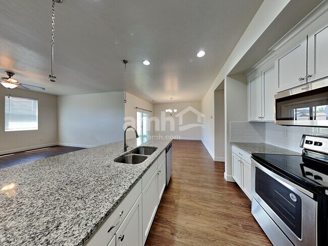 Building Photo - 1519 S Horton St