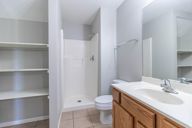 Building Photo - 1507 Raleigh Dr