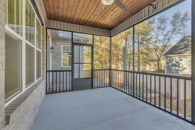 Building Photo - 7 Nakkol Dr