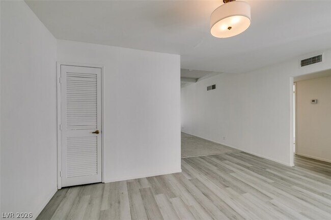 Building Photo - 3452 Pino Cir