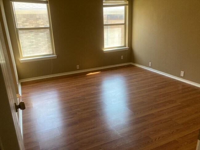 Building Photo - 1115 Hilton Dr