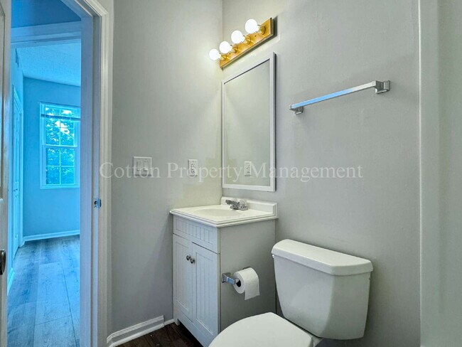Building Photo - 2BR/2BA Condo off Wilshire Blvd - Beautifu...