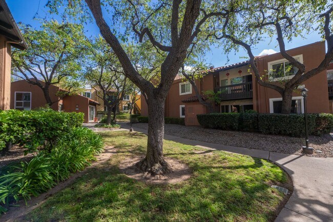 Building Photo - Move in Special: Spacious Downstairs Unit 3BR/2BA - 1/2 off FIRST Month Rent.