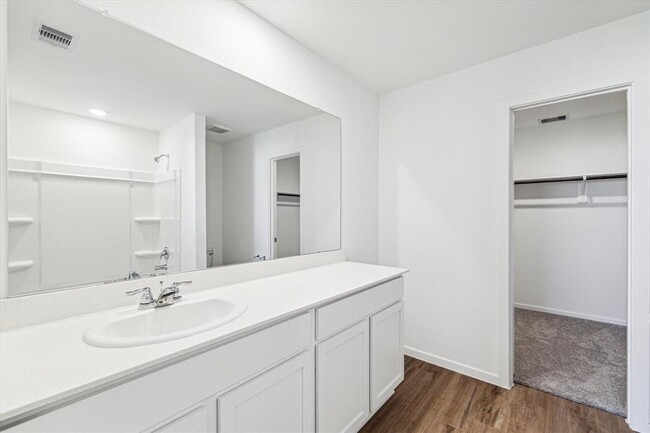 Building Photo - 9923 Oakheath Blf Dr