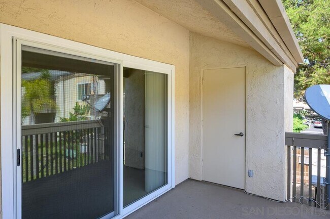 Building Photo - 8529 Villa La Jolla Dr