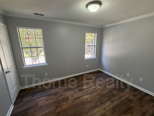 Building Photo - 103 Sara Dr