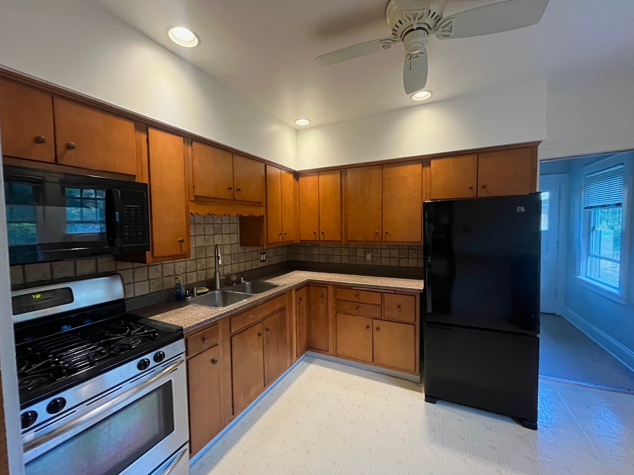 Kitchen - 1633 E River Ter