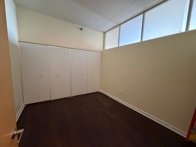 Building Photo - 1720 S Michigan Ave