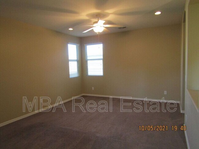 Building Photo - 863 S Annie Ln