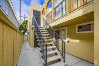 Building Photo - 1 Bed/1 Bath Pacific Beach