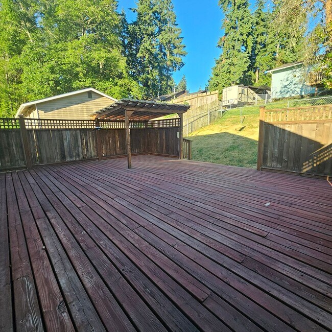 Building Photo - Charming 1-Bedroom Home with Spacious Backyard, 2 car garage & Modern Amenities – Pet Friendly!