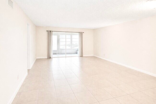 Building Photo - 2800 Fiore Way