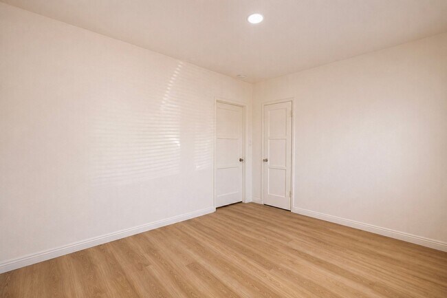 Building Photo - 4723 Arlington Ave