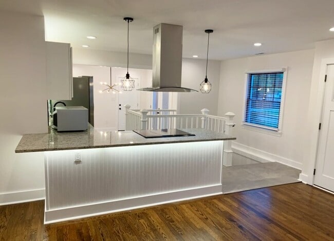 Building Photo - 1916 E 65th St