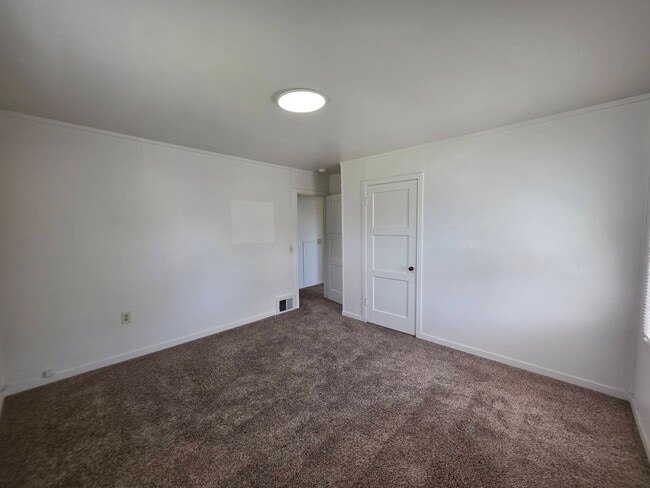 Building Photo - 1206 Putnam St