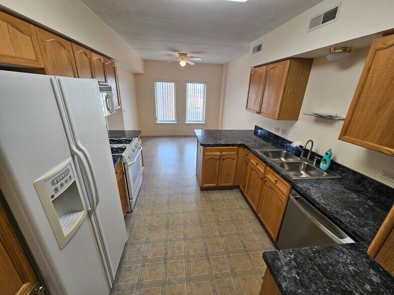 Building Photo - 655 Perrie Dr