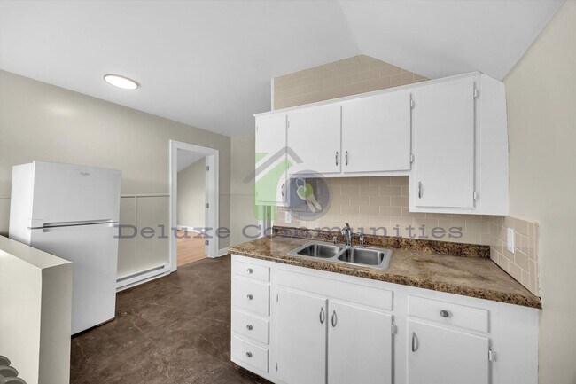 Building Photo - Completely Remodeled 2 Bed- Available Now!!