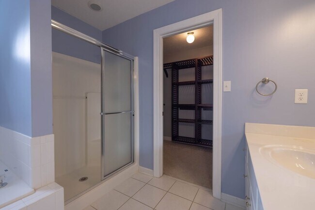 Building Photo - 4525 Glastonbury Dr