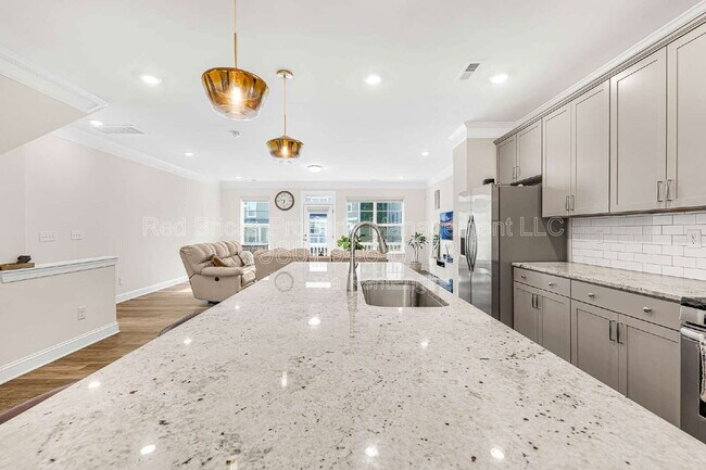 Building Photo - 10252 Glenmere Crk Cir