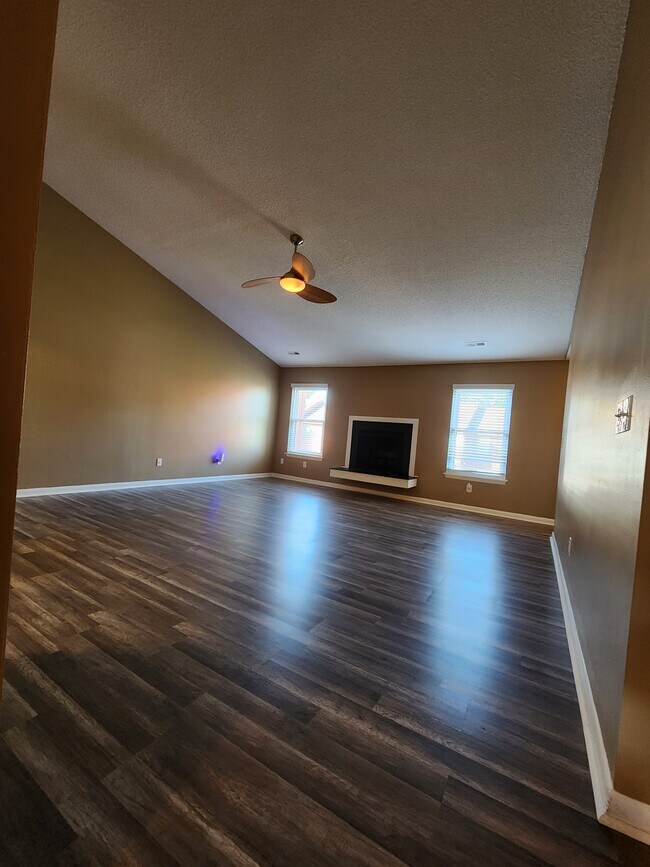 Building Photo - 2140 Pier Point Pl