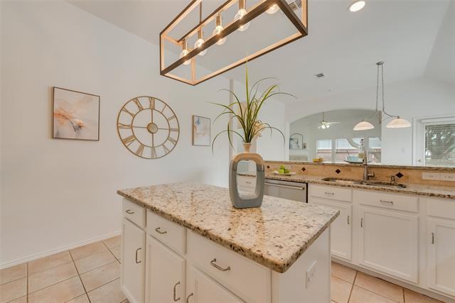 Building Photo - 5644 Overland Dr