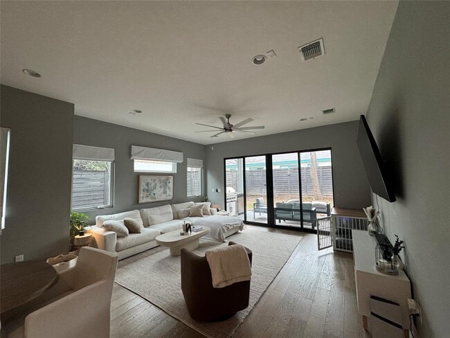 Building Photo - 1908 Kinney Ave