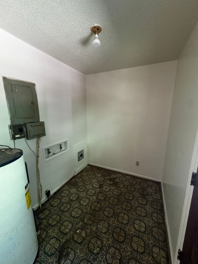 Building Photo - 1337 N Lafayette St