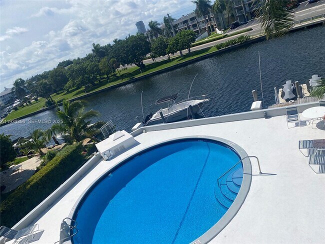 Building Photo - 467 Golden Isles Dr