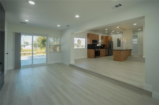 Building Photo - 6821 Marius Rd