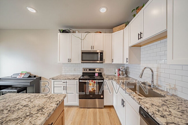 Building Photo - 380 S 3rd W