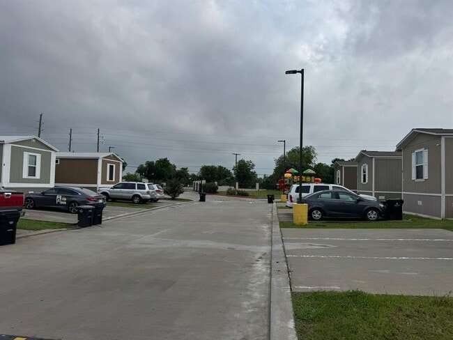 Building Photo - 5439 FM 762 Rd