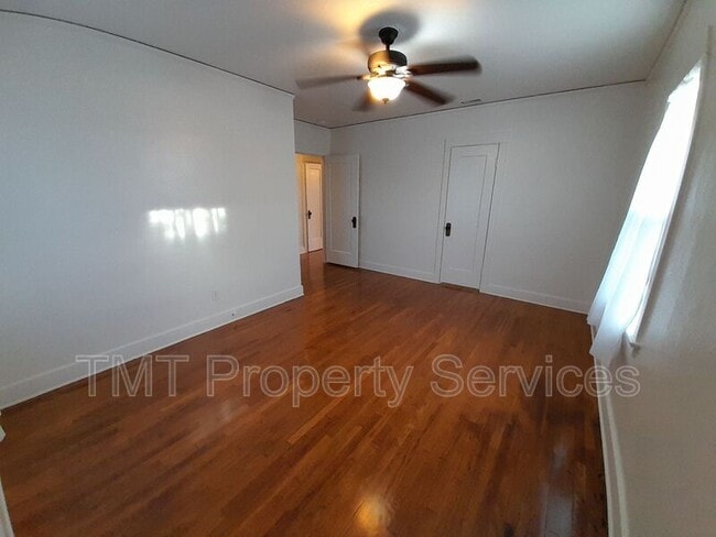 Building Photo - 619 E Cook St