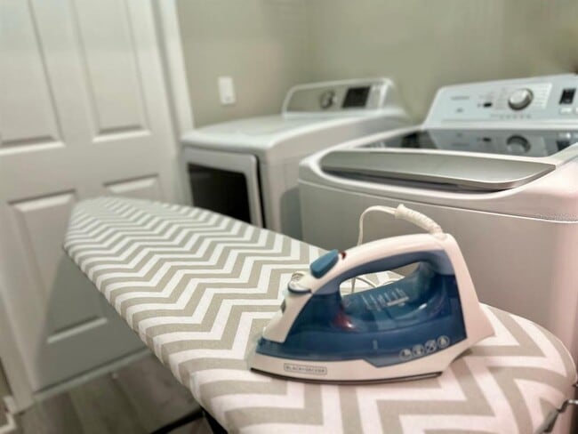 Building Photo - 139 Minniehaha Cir