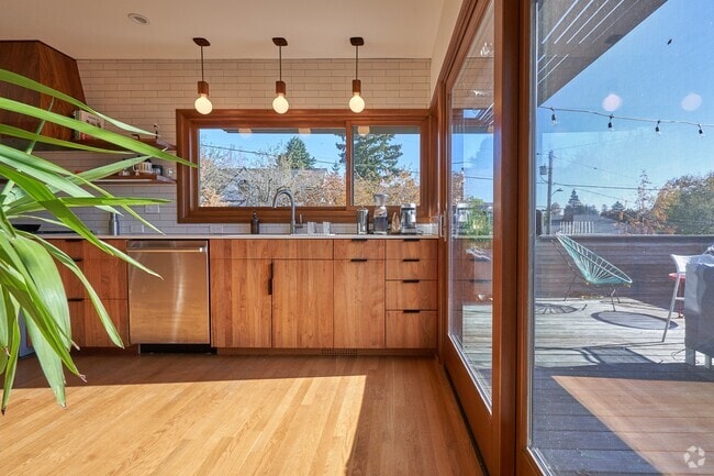 Building Photo - 2111 SE 28th Pl