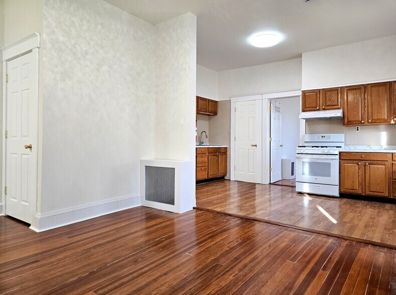 Hardwood floor - 59 E Main St