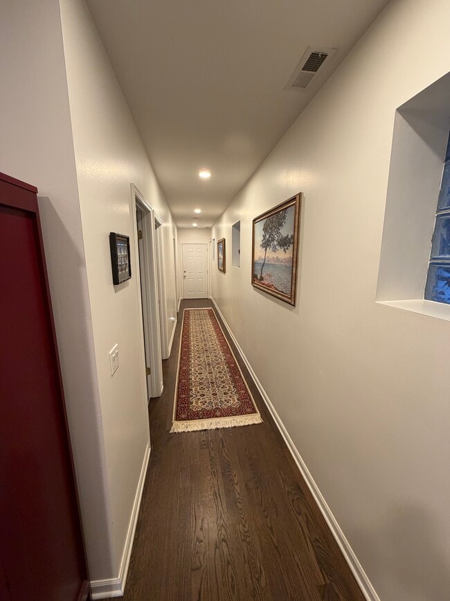 Building Photo - 2416 W Thomas St