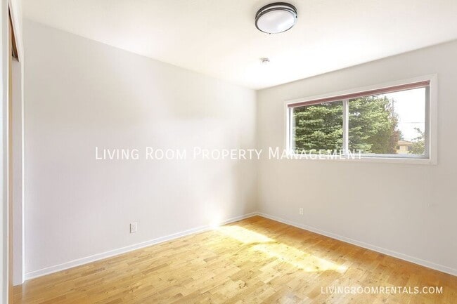 Building Photo - 5030 NE 41st Ave
