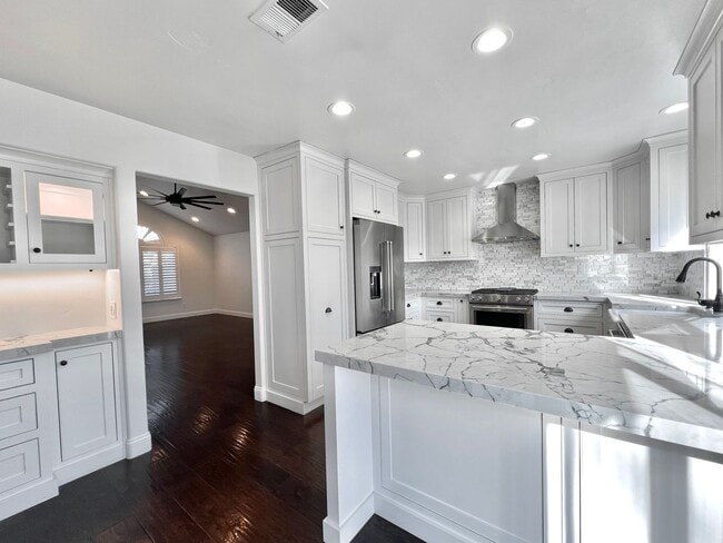 Building Photo - Large Hollister Home in Cul-de-sac