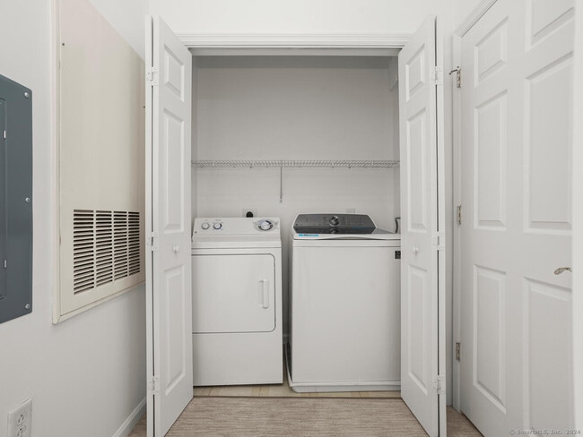 Building Photo - 35 W Broad St