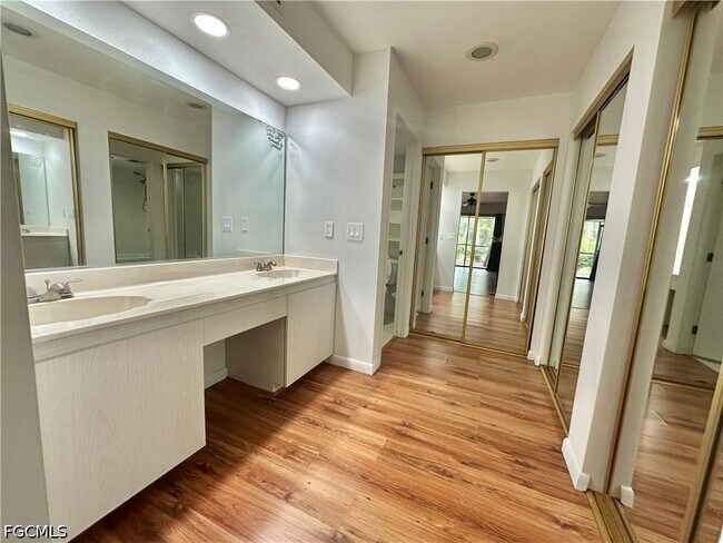 Building Photo - 209 Pinebrook Dr