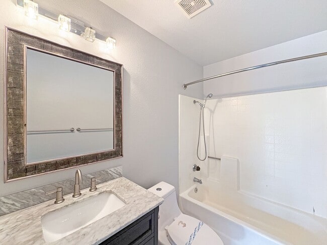 Building Photo - SD: Comfortable 3BD/2BA Home in Oceanside with Community Pool, 2-Car Garage & Walking Trails