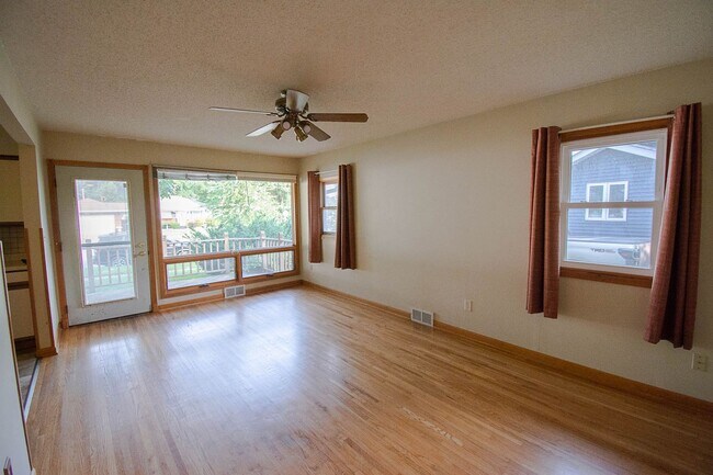 Building Photo - Charming Elton Hills Rambler with Finished Basement