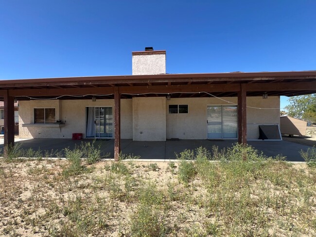 Building Photo - Charming Single-Story Retreat on 1.77 Acres