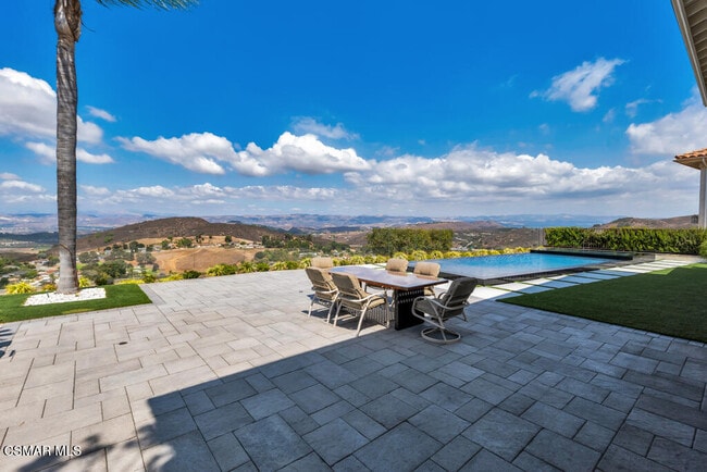 Building Photo - 4066 Calle Del Sol