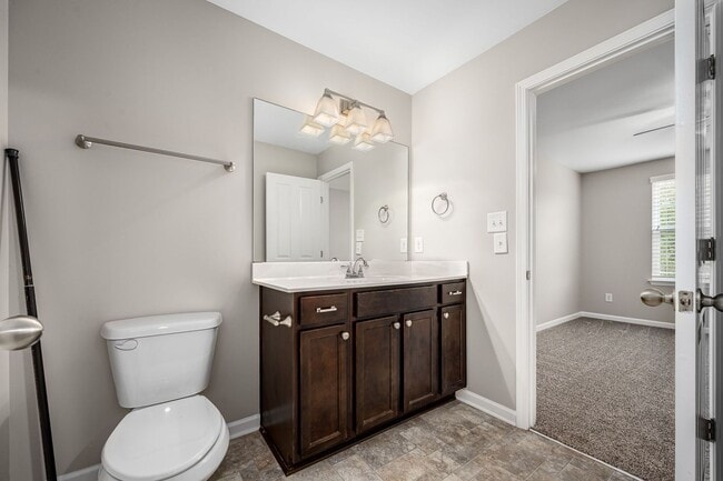Building Photo - Luxury Townhome at the Boulevard