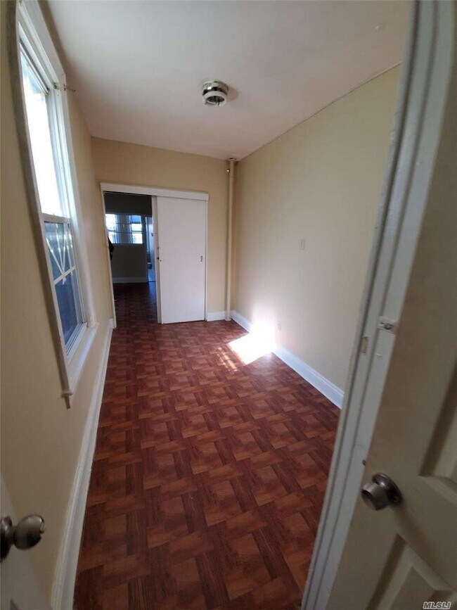 Building Photo - 41-10 53rd St